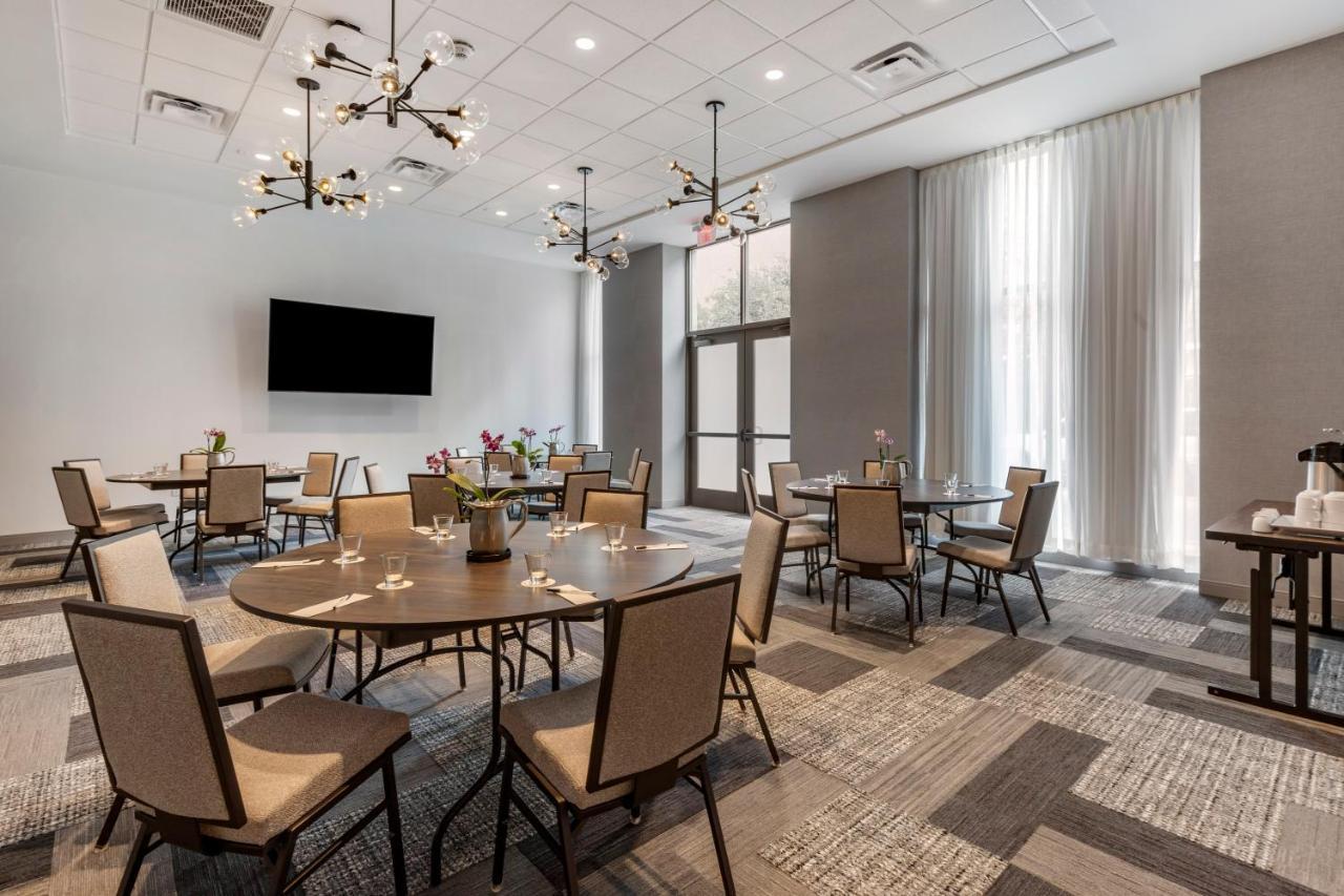 Cambria Hotel Savannah Downtown Historic District ภายนอก รูปภาพ
