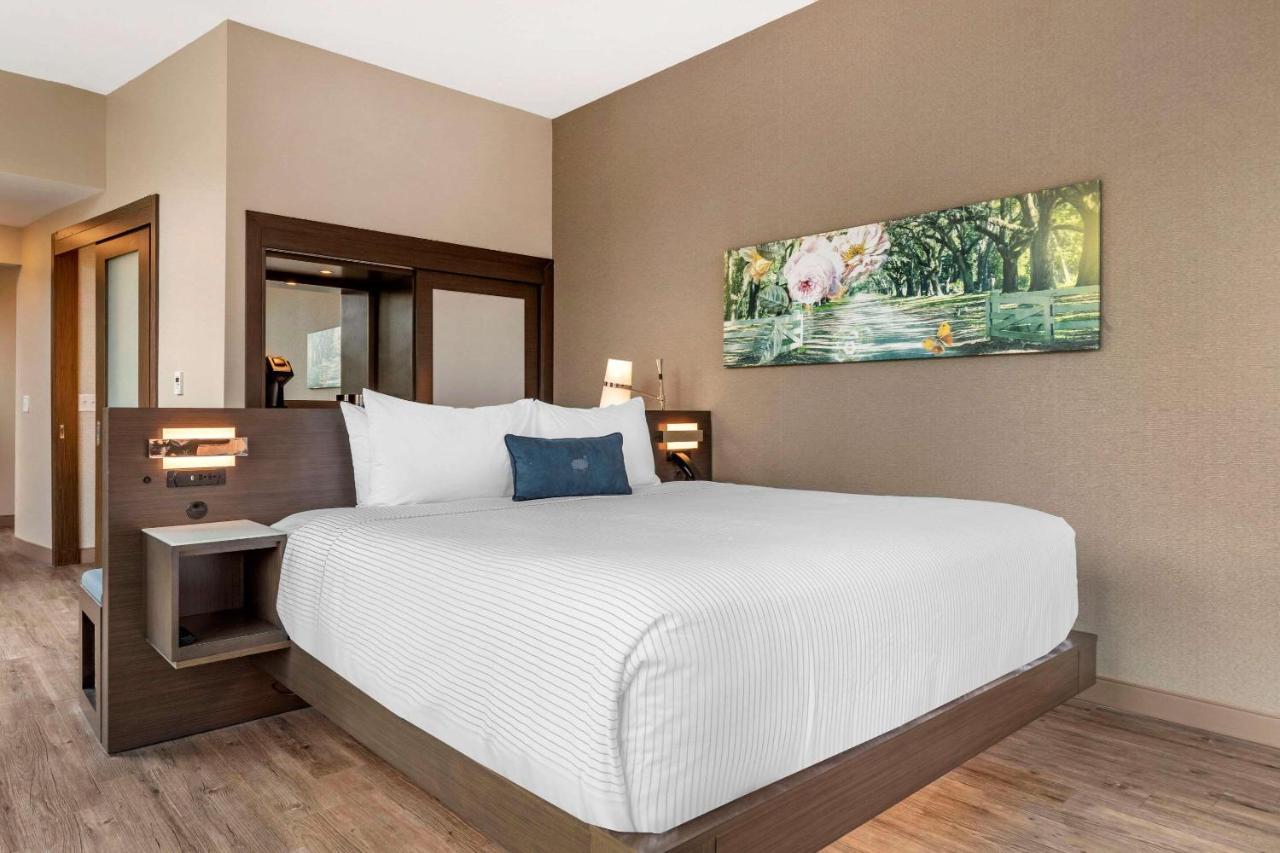 Cambria Hotel Savannah Downtown Historic District ภายนอก รูปภาพ