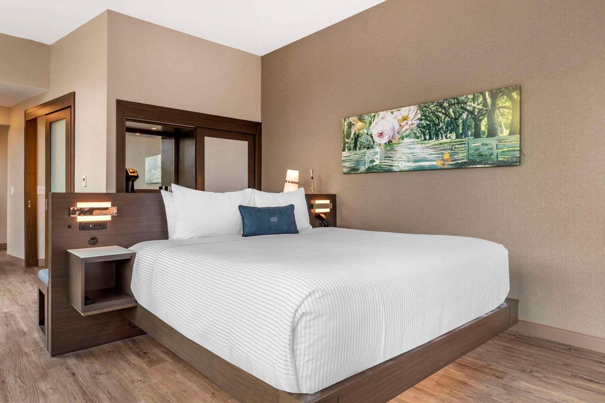 Cambria Hotel Savannah Downtown Historic District ภายนอก รูปภาพ
