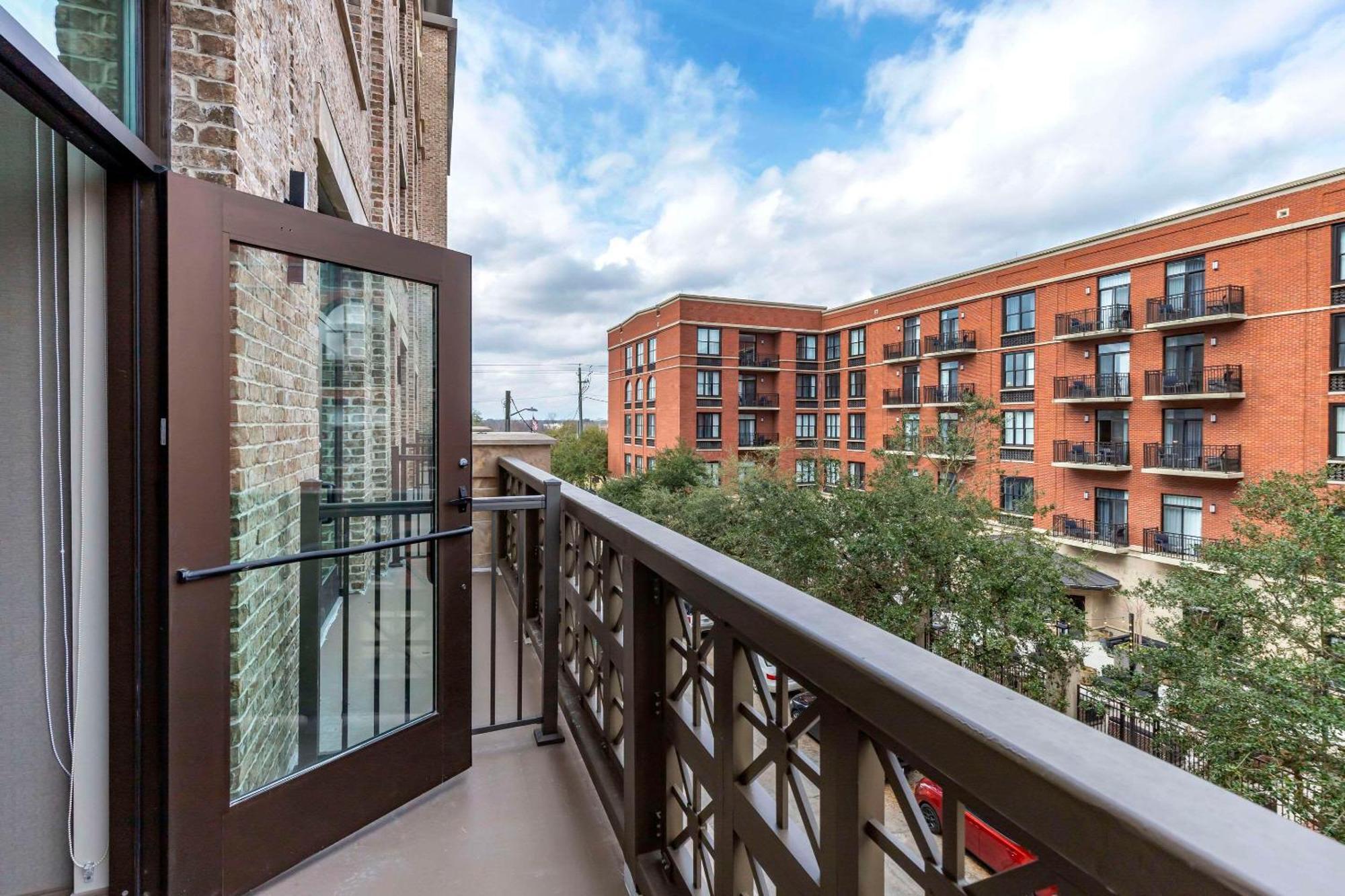 Cambria Hotel Savannah Downtown Historic District ภายนอก รูปภาพ