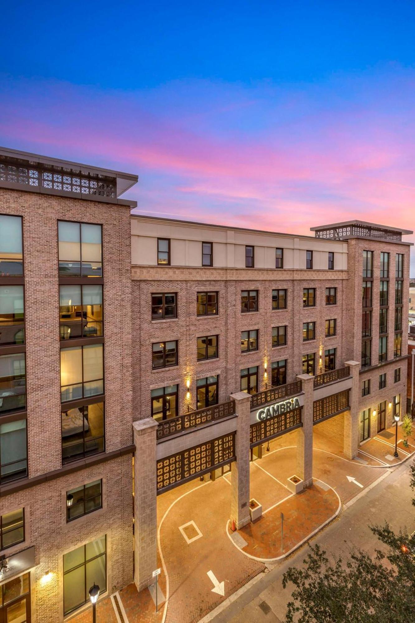 Cambria Hotel Savannah Downtown Historic District ภายนอก รูปภาพ